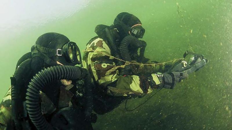 Cache sous-marine/Underwater caché